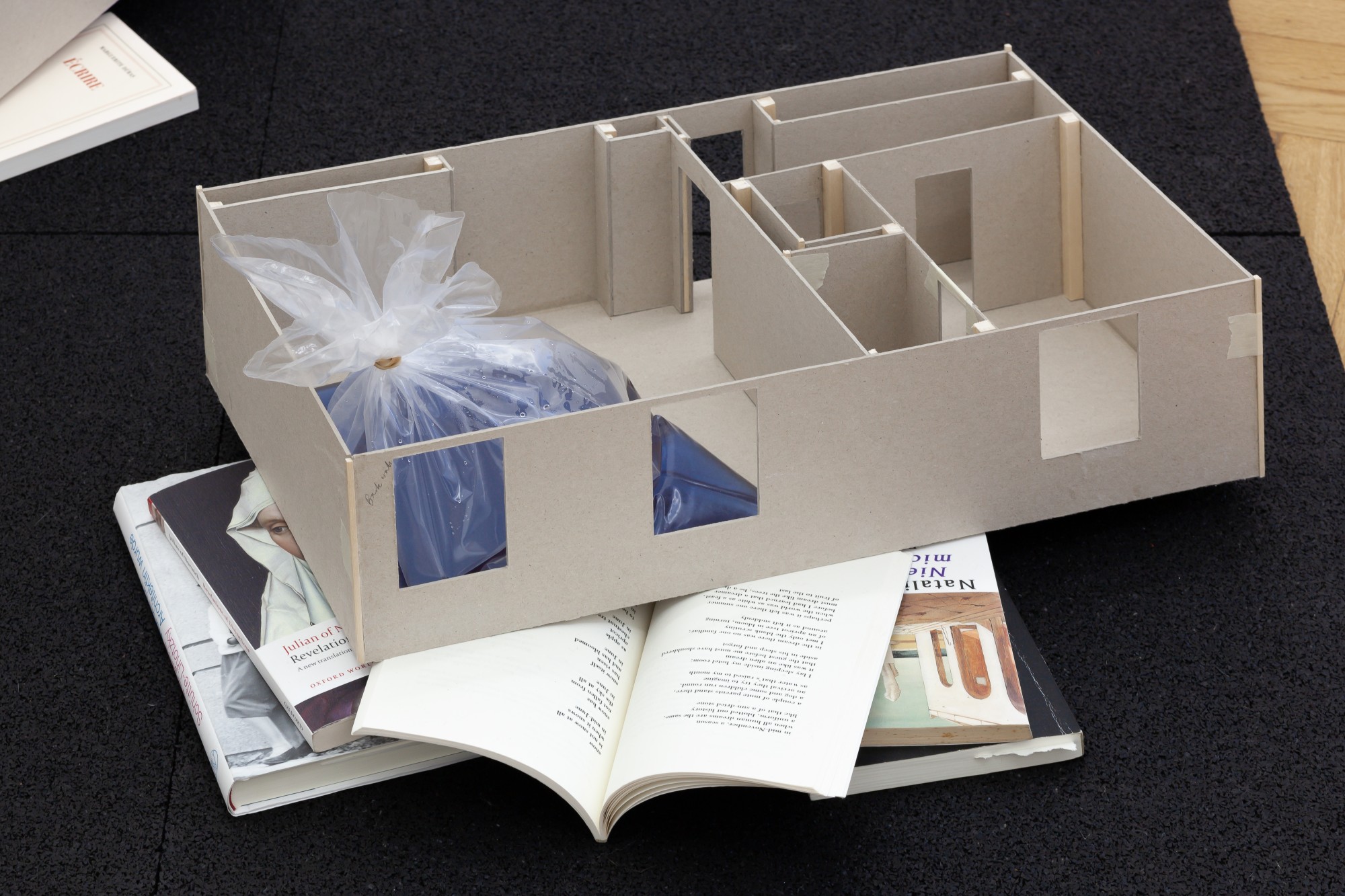 Miriam Stoney, Between Dwelling, 2022