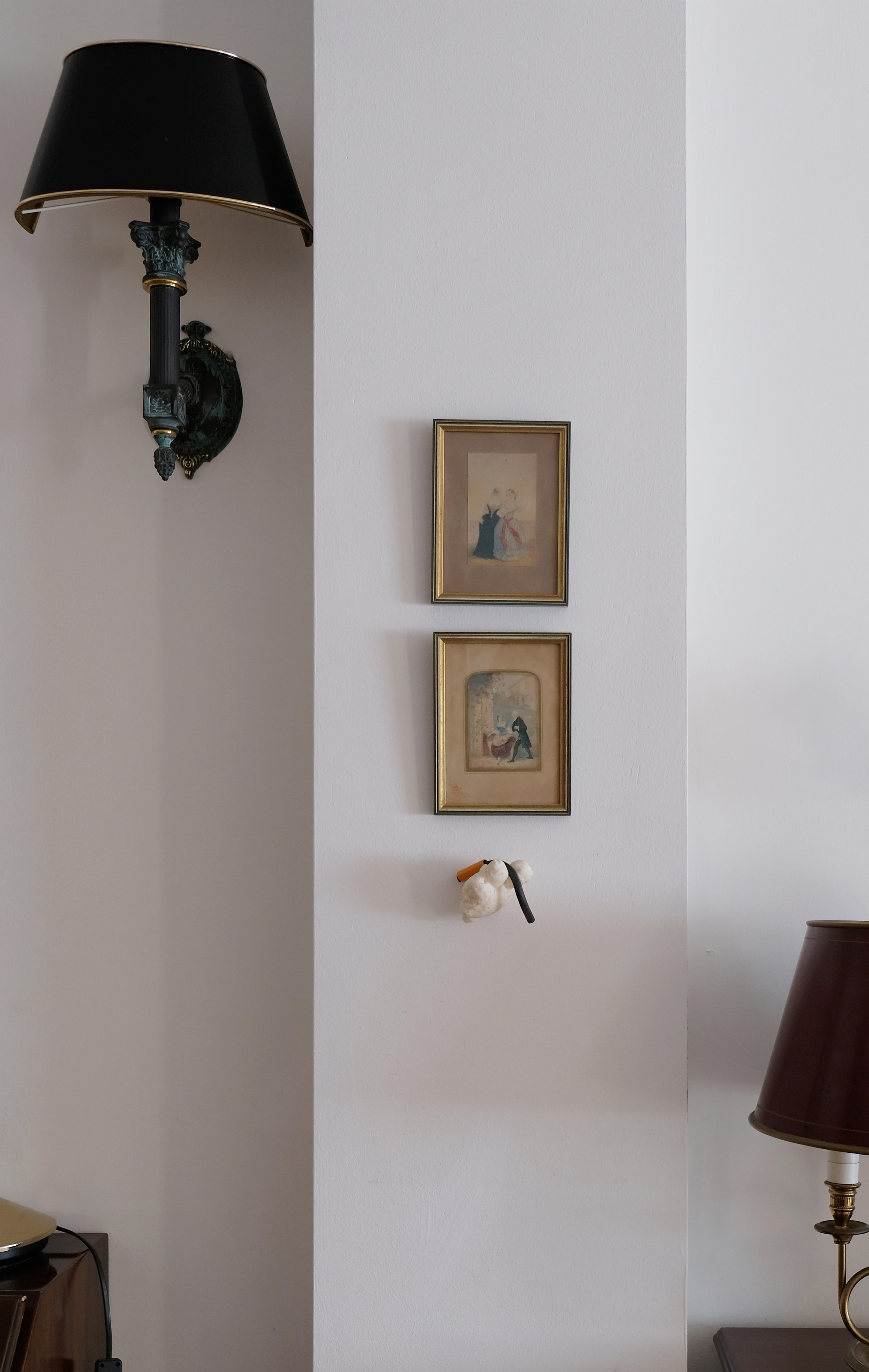 Thilo Jenssen, weird hands (smoking gestures), 2019